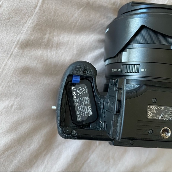 Sony RX10 (24-200mm F2.8 lens) - Picture 5 of 9